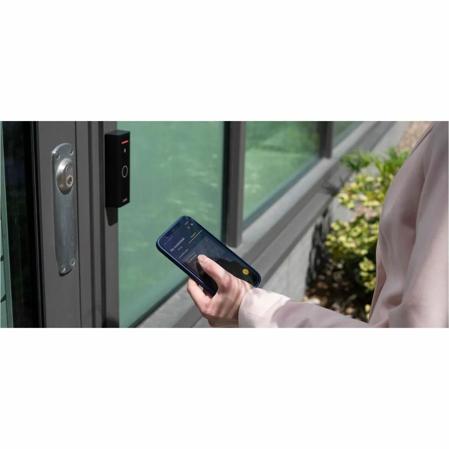 AXIS A4612 Network Bluetooth Reader - Black Indoor, Outdoor, Door - Radio-frequency Identification (RFID) - 32.80 ft Operating Range - 13.56 MHzOperating Frequency - Bluetooth - 12 V DC